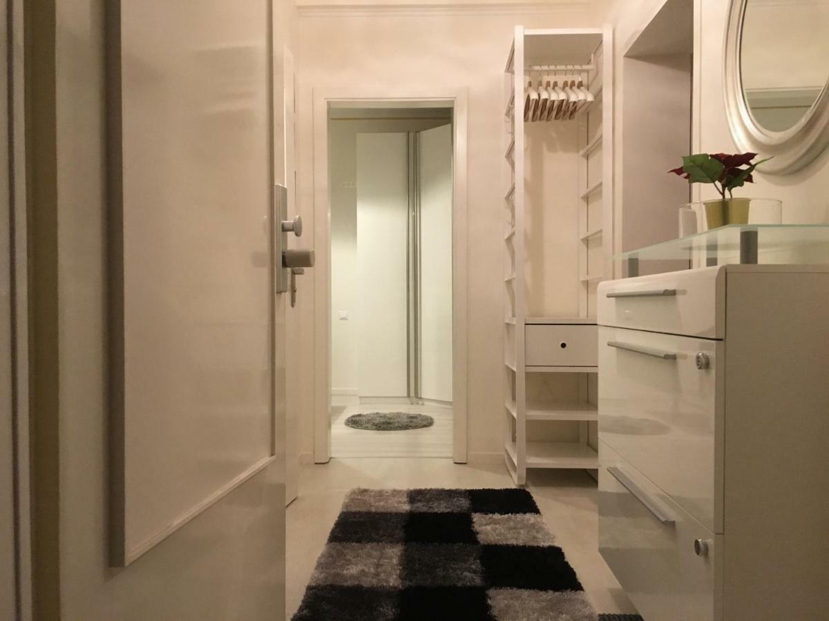 Apartment E&m *
